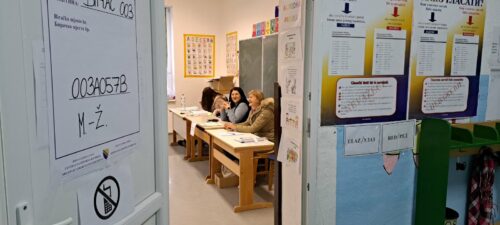 POČELI PRIJEVREMENI IZBORI Otvorena biračka mjesta u Bratuncu i Zvorniku, glasanje protiče bez problema