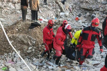 CRNA STATISTIKA Broj poginulih u razornim zemljotresima u Turskoj dostigao 48.000
