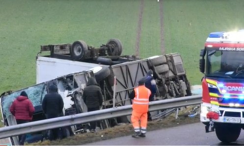 TEŠKA SAOBRAĆAJNA NESREĆA Autobus u Sloveniji sletio sa auto-puta, 3 osobe poginule