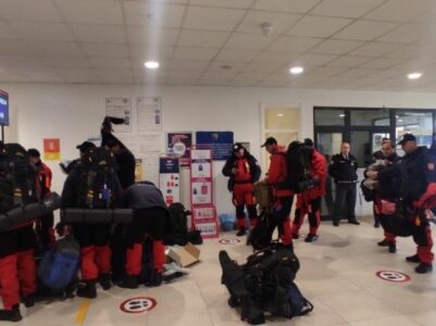 SPREMNI ZA POLAZAK U TURSKU: Specijalistički tim za traganje i spasavanje na banjalučkom aerodromu (FOTO/VIDEO)