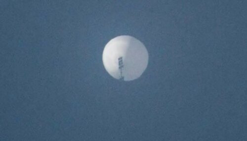 PANIKA NA NEBU IZNAD AMERIKE Prate kineski balon, sumnjaju na špijunažu! Sastao se vrh Pentagona. Digli i „raptore“