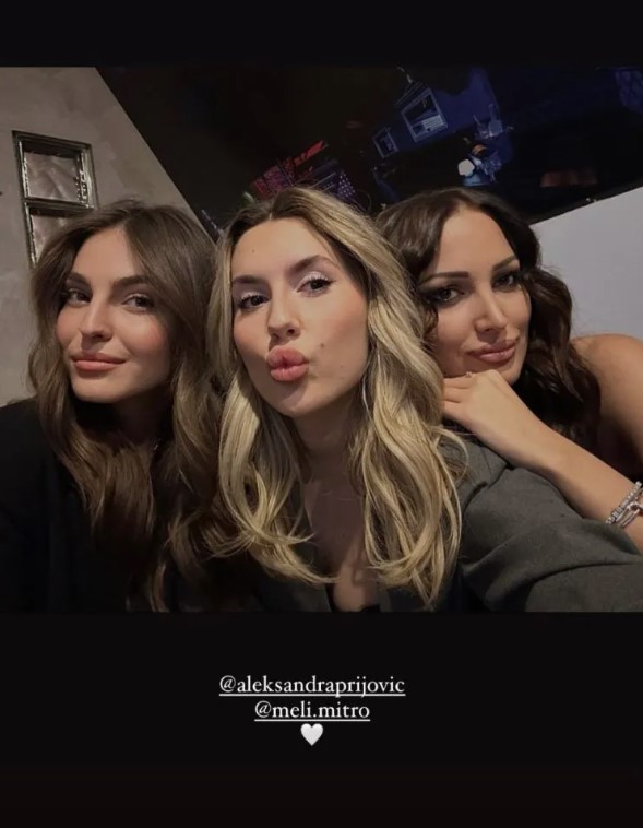 (FOTO/VIDEO) Džejla Ramović sa kolegicom nastupala u klubu, pa izazvala ludilo na mrežama, Life.ba