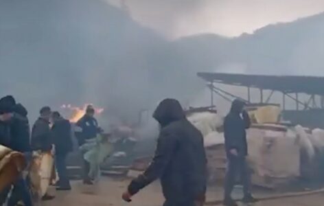 20 VATROGASACA NA TERENU Gori 1.000 kvadrata fabrike, požar zahvatio proizvodni pogon (VIDEO)