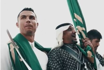 OBJAVIO DIO SA PROSLAVE Ronaldo u tradicionalnoj nošnji čestitao Saudijcima praznik (VIDEO)
