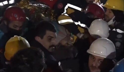 STARICA SPASENA 212 SATI NAKON POTRESA U TURSKOJ! Bila je zarobljna ispod zidova sedmospratnice (VIDEO)