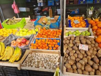„ŠTA JE SAMO DOBIO ZA 19 KM“ Nezadovoljni građani, ali i prodavači, cijene voća i povrća rapidno rastu