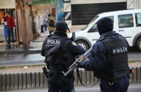 ODMAZDA ZBOG PALJENJA KURANA U Istanbulu uhapšeno 15 osoba, planirali terorističke napade na konzulat Švedske