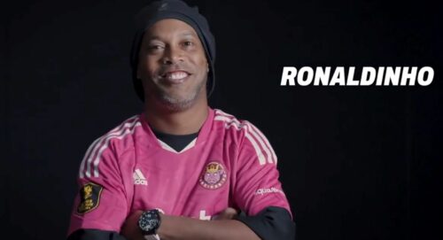 POGODITE KO SE VRAĆA?! Ronaldinjo je ponovo u igri – fudbalska legenda potpisuje za ekipu iz Pikeove lige (VIDEO)