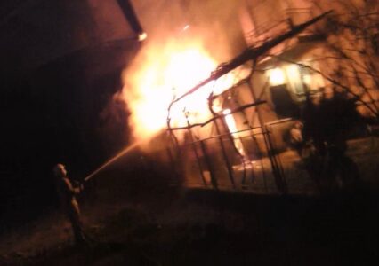 UŽAS U PRIJEDORU Zapalila se radionica, pa požar prešao na dvije kuće
