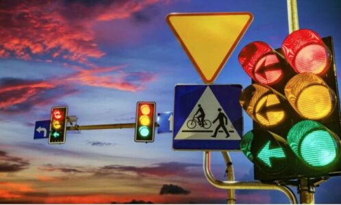 DA LI STE SE IKADA ZAPITALI Zašto su svjetla na semaforu baš crvene, žute i zelene boje?