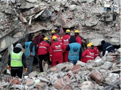 BIZARAN SLUČAJ U SIRIJI! Muškarac izvučen iz ruševina nakon zemljotresa „oživio“ na sahrani