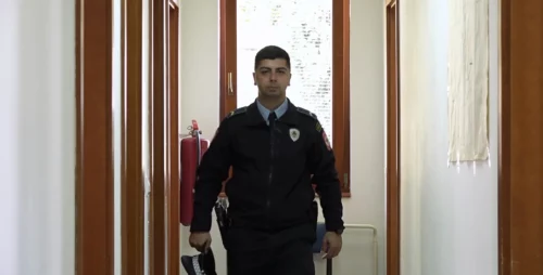 ELVIR DŽAFIĆ RUŠI SVE STEREOTIPE Rom u uniformi policije Srpske uzor mnogima