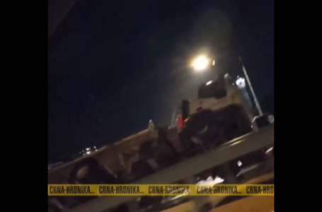 NEOBIČAN INCIDENT: Vozilo pauk službe se prevrnulo dok je dizao automobil (VIDEO)