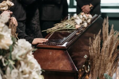 ŠOK U PORODICI Majka spremala sahranu za ubijenog sina, on je nazvao putem video poziva