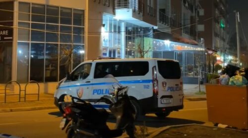 PUCNJAVA U TIRANI Nepoznati napadači pokušali upasti u zgradu televizije, ubili jednog radnika pa pobjegli