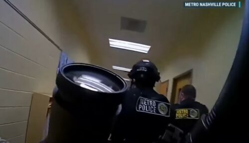 DA SE KOŽA NAJEŽI Policijske kamere zabilježile pucnjavu u Nešvilu (VIDEO)