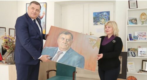 POKLON ZA ROĐENDAN Dodik u Trebinju dobio svoj portret (FOTO)