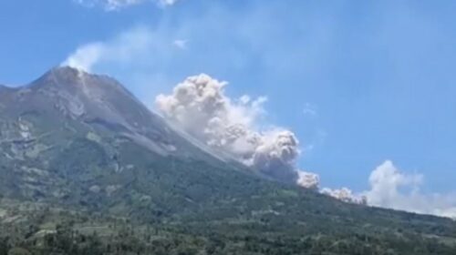 Eruptirao jedan od najaktivnijih vulkana u Indoneziji (VIDEO)