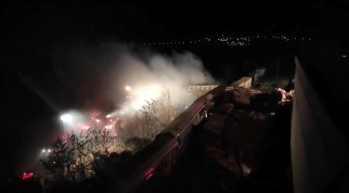 STRAVIČNA NESREĆA U GRČKOJ Najmanje 32 poginule osobe: Sudarila se dva voza, izgorjeli mnogi putnici (VIDEO)