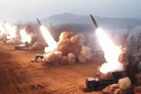 KIM DŽONG-UN NAREDIO PRIPREMU ZA DVIJE MISIJE Sjeverna Koreja ispalila najmanje šest projektila