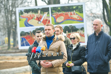 U TOKU RADOVI U PARKU „MLADEN STOJANOVIĆ“ Gradonačelnik: Banja Luka dobija najveće i najmodernije dječije igralište u regionu (FOTO/VIDEO)