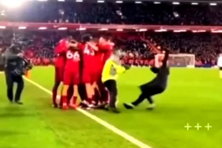 Novi snimak incidenta na utakmici Liverpoola otkriva zbog čega je Klop pobjesnio