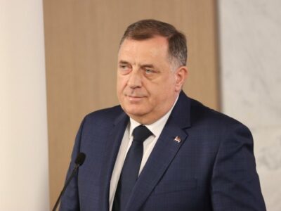 Dodik skratio boravak u Bakuu zbog odlaska u Beograd