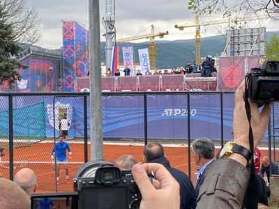 VELIKAN ODMAH OTIŠAO NA TRENING Đoković na razgibavanju, na terene pristigao i Dodik! Predsjednik Srpske bodri Noleta sa tribina (FOTO/VIDEO)
