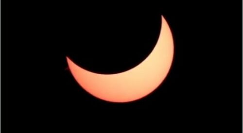 PRIZOR KAO IZ FILMA Potpuno pomračenje Sunca u Australiji posmatralo 20.000 ljudi (VIDEO)