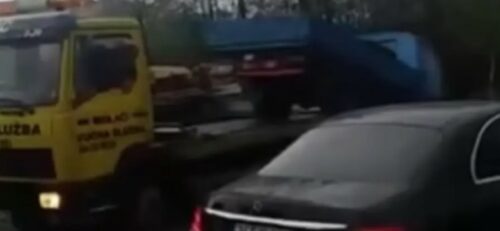 NESVAKIDAŠNJA NEZGODA KOD TRAVNIKA Kamion sletio sa šlepera, ganjali ga po livadi (VIDEO)