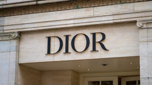 ZBOG SPORNE REKLAME Kinezi optužili „Dior“ za rasizam (FOTO)