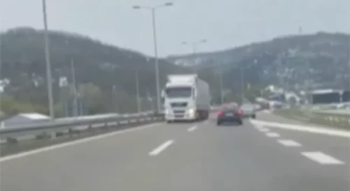 STRAVIČAN SNIMAK Vozio kamionom u suprotnom pravcu: Ishod mogao biti koban (VIDEO)