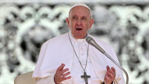 NE POKLEKNIMO LOGICI ORUŽJA Papa Franjo na uskršnjoj misi poslao važnu poruku svijetu