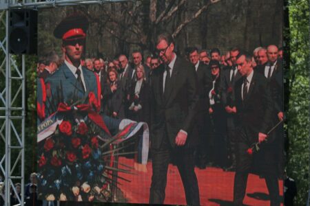 STANIVUKOVIĆ SE POKLONIO JASENOVAČKIM ŽRTVAMA Jasenovac je naše stratište, ali i naš svetionik, naše stradanje, ali i naše uzdizanje!