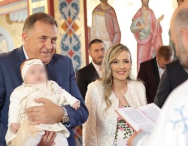 NIJE KUM DUGME, A POGOTOVO KAD JE KUM PREDSJEDNIK Milorad Dodik krstio kćerku Ranka Škrbića (FOTO)