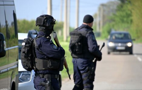 VELIKA AKCIJA POLICIJE Kod Kikinde pronađena 43 migranta, zaplijenjeno oružje