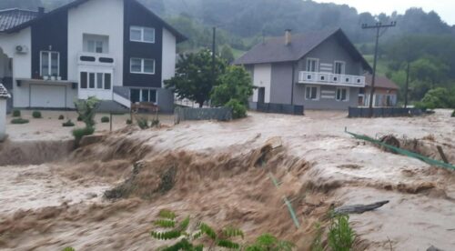 NOVE POPLAVE U BIH Najteža situacija u Čeliću i Koraju, poplavljeni stambeni i poslovni objekti (FOTO/VIDEO)