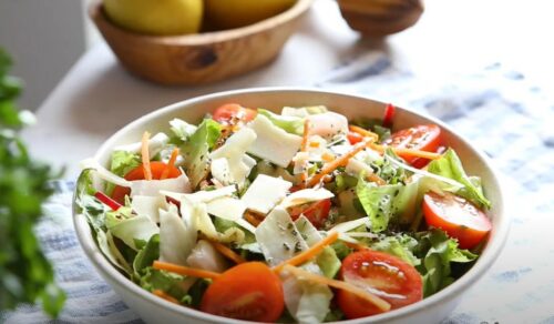 SAVRŠENA ZA VRELE DANE Hladna salata od piletine, tjestenine i povrća, ukus je neodoljiv, a lijepo zasiti