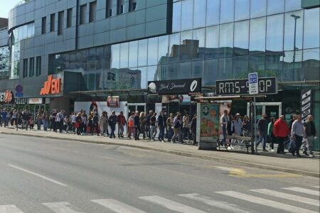 UKAZUJU NA TEŽAK POLOŽAJ Više stotina članova sindikata u Brčkom u protestnoj šetnji