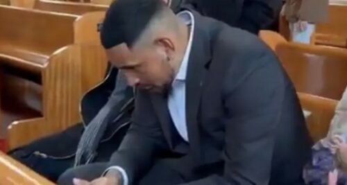 Zna se šta je prioritet: Evo šta je Kirjos radio u crkvi tokom krštenja (VIDEO)