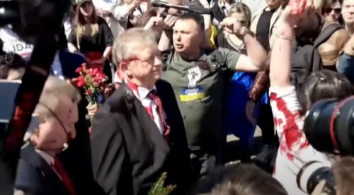 Napadnut ruski ambasador (VIDEO)