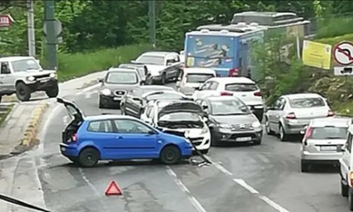 Težak sudar dva auta na Kobiljoj Glavi u Sarajevu (VIDEO)
