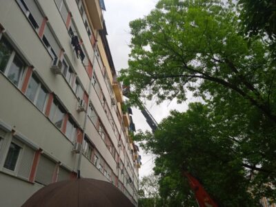 POŽAR U STANU U BANJALUCI Vatrogasci izvukli ženu kroz balkon (FOTO)