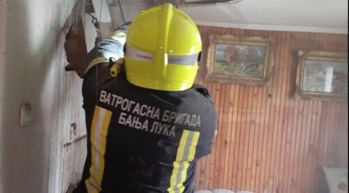 DRAMA U BANJALUCI Gori stan u Boriku, vatrogasci na terenu