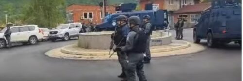 NAPETA SITUACIJA I U ZUBINOM POTOKU Rosu sa dugim cijevima ispred zgrade opštine (VIDEO)