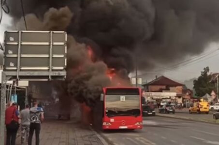 KULJAO CRNI DIM Izgorio autobus u Nišu, treći za godinu dana (VIDEO)