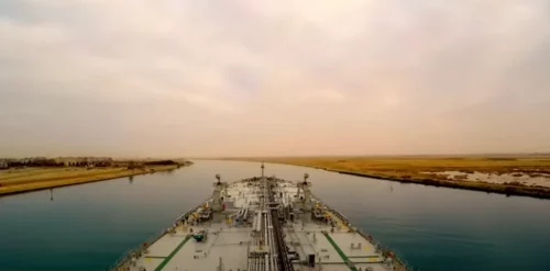 PONOVO BLOKIRAN Zaglavio se brod u Sueskom kanalu