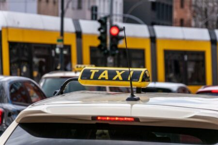 PROKOCKAO NOVAC U KAZINU Čeh osuđen zbog napada nožem na bh. taksistu u Austriji