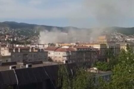 Zatvorenici KPZ-a Sarajevo evakuisani, gašenje požara u toku
