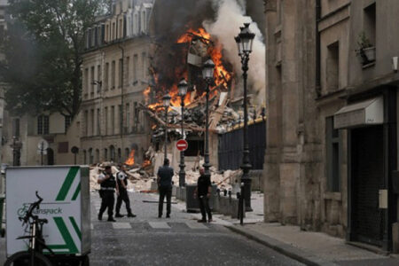 Eksplozija u Parizu, urušila se fasada, povrijeđene četiri osobe (VIDEO)